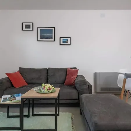 דירה In Mit Privater Terrasse *