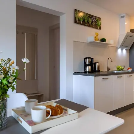 In Mit Privater Terrasse Apartment Pula