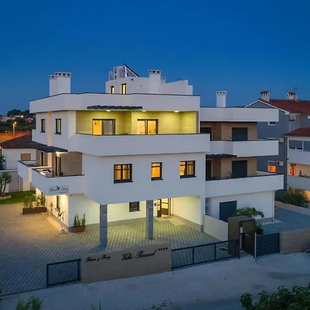 In Mit Privater Terrasse Apartament