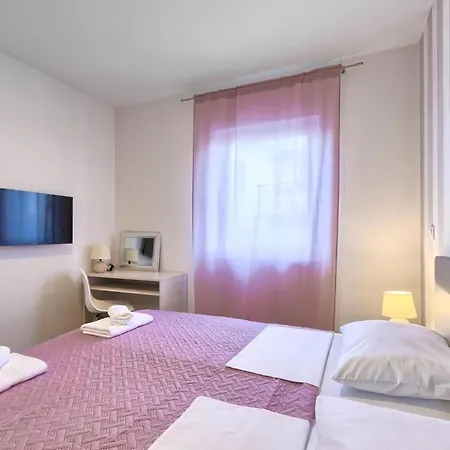 Apartment In Mit Privater Terrasse