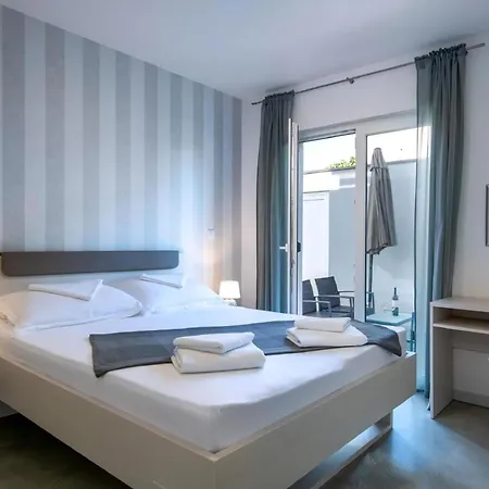 Apartment In Mit Privater Terrasse Pula